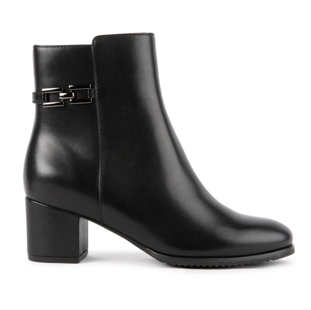 BNIB Blondo Avery Ankle Boots